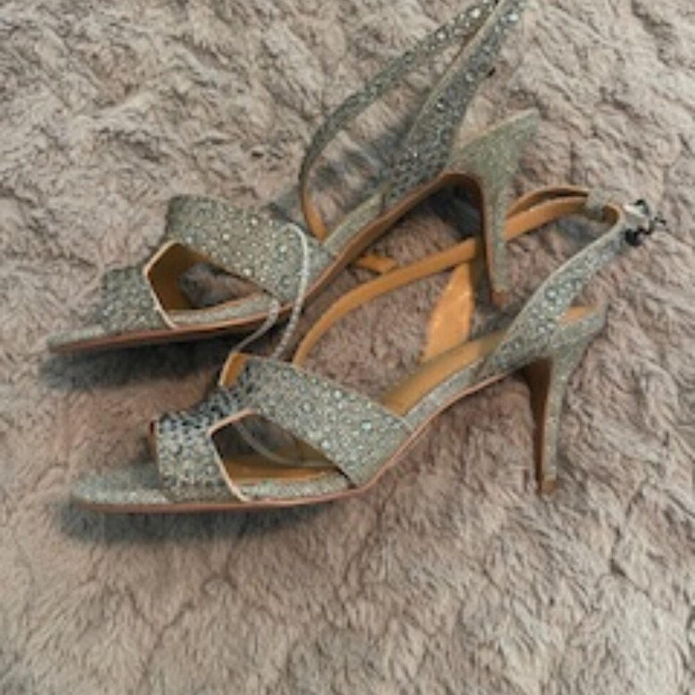 J. Renee silver elegant shoes size 8 1/2